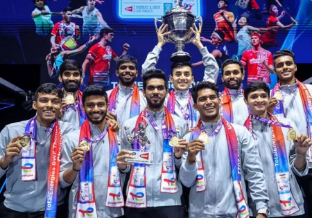 印度羽毛球男队爆冷首夺汤姆斯杯，莫迪打电话祝贺，还发文“让13.5亿人自豪”！